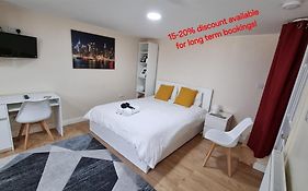 Lovely Studio-Flat With Free Parking, Free Wifi.