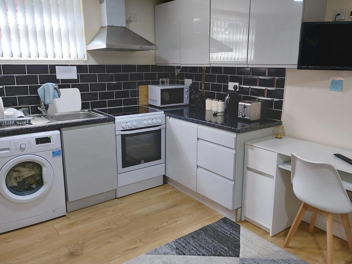 Lovely Studio-Flat With Free Parking, Free Wifi. Leeds  Exterior photo