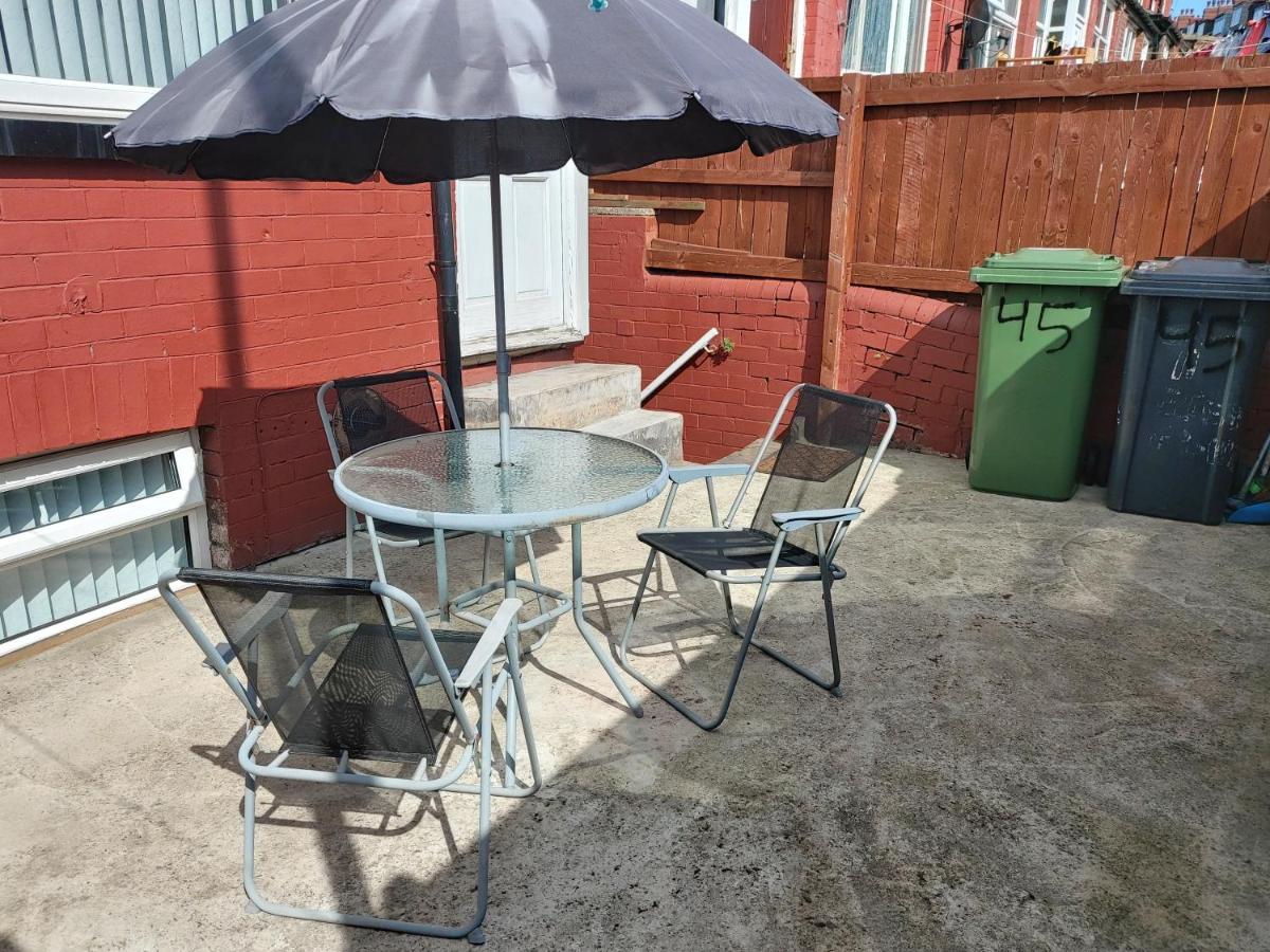 Lovely Studio-Flat With Free Parking, Free Wifi. Leeds  Exterior photo