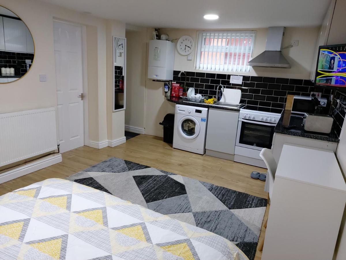 Lovely Studio-Flat With Free Parking, Free Wifi. Leeds  Exterior photo