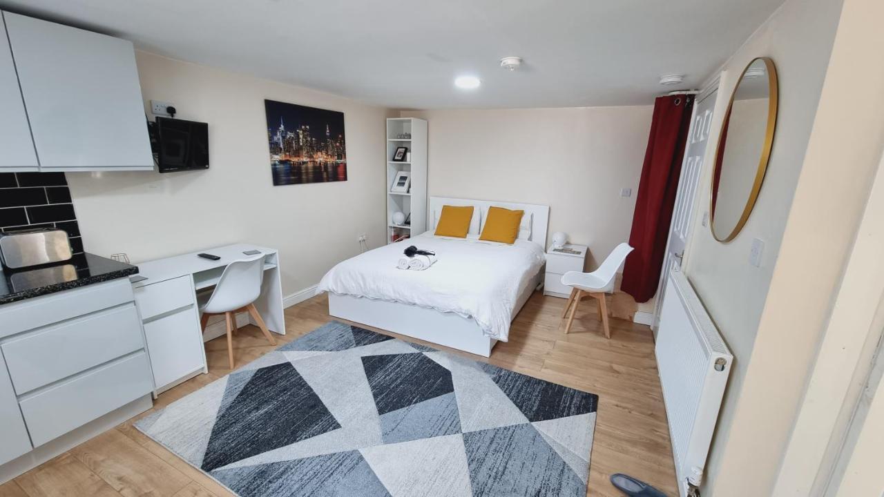 Lovely Studio-Flat With Free Parking, Free Wifi. Leeds  Exterior photo