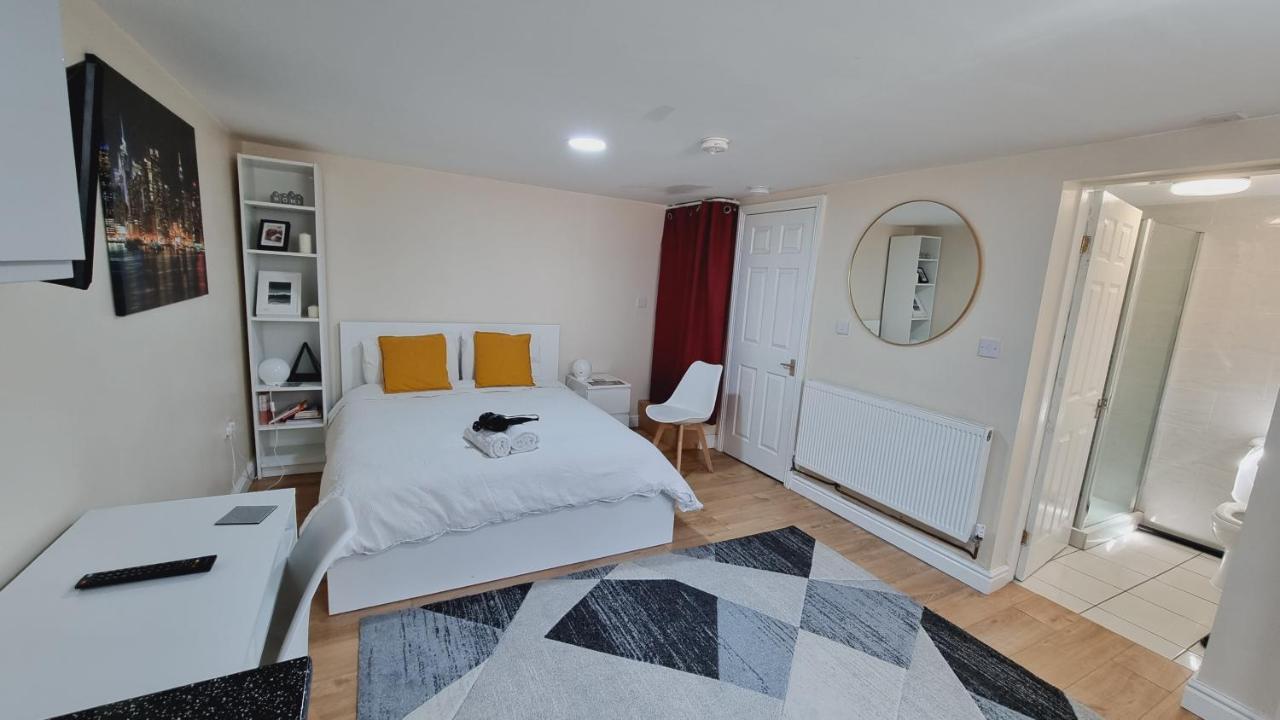 Lovely Studio-Flat With Free Parking, Free Wifi. Leeds  Exterior photo