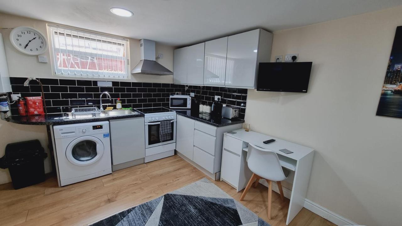 Lovely Studio-Flat With Free Parking, Free Wifi. Leeds  Exterior photo