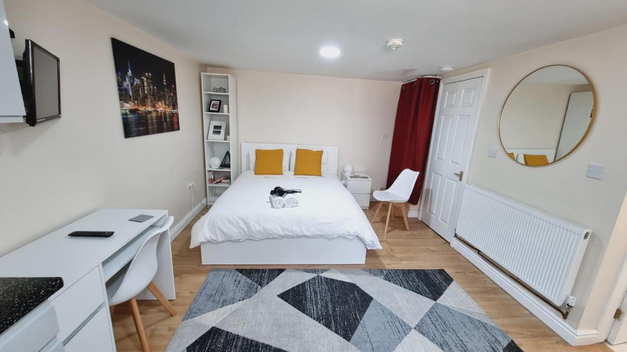 Lovely Studio-Flat With Free Parking, Free Wifi. Leeds  Exterior photo